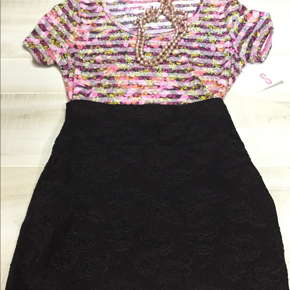 LuLaRoe black skirt